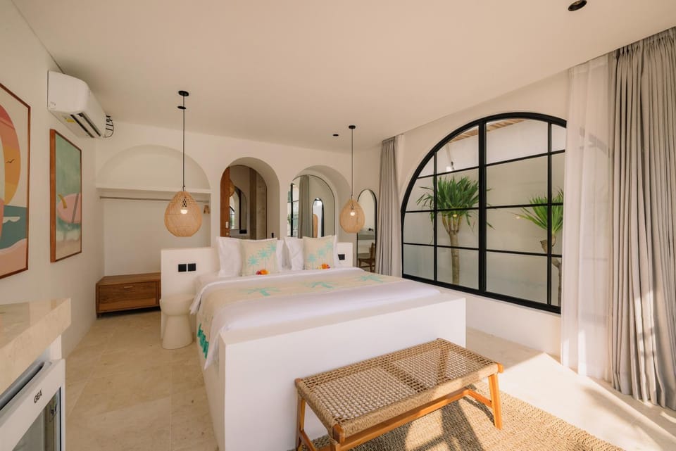 Bed, Living room, Photo of the whole room, Bedroom, air conditioner