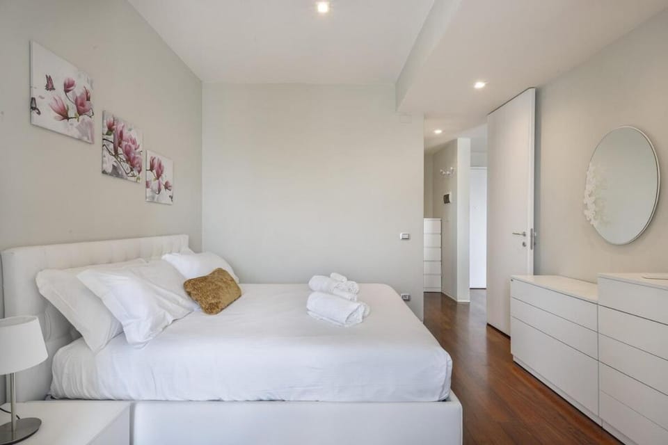 Modern Penthouse with Terrace and Parking Apartment in Florence