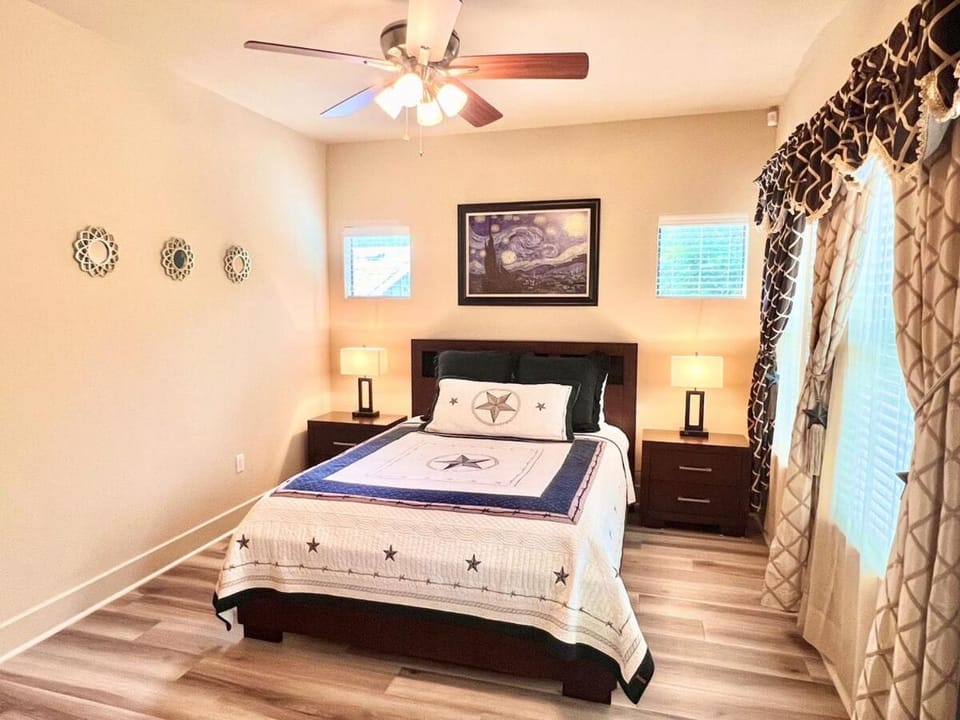 Vacation Home with Whole Home Air Cleaner and Jacuzzi House in Austin