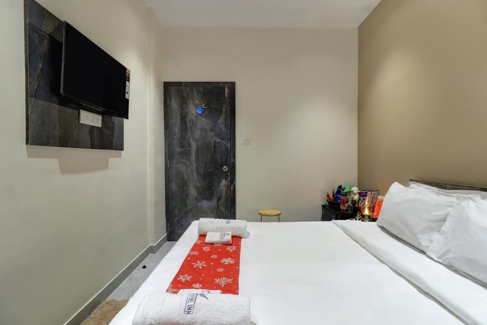 Bed, TV and multimedia, Photo of the whole room, Bedroom, towels