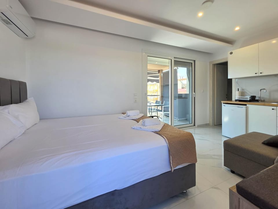 Bed, Kitchen or kitchenette, Living room, Photo of the whole room