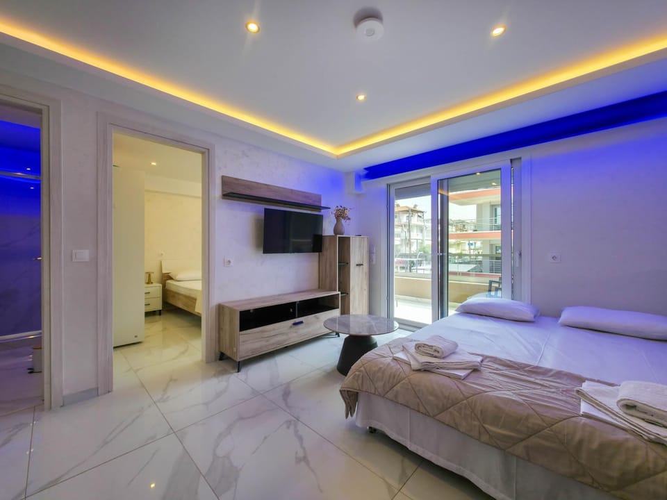 Bed, TV and multimedia, Photo of the whole room, Evening entertainment, Bedroom, towels