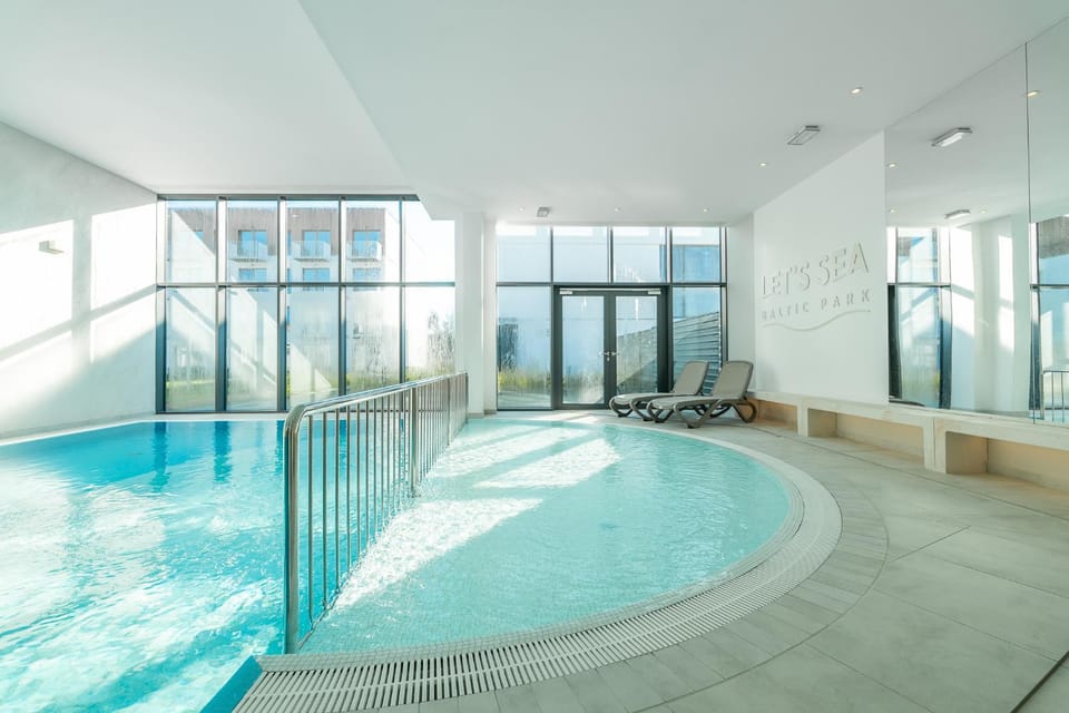 Swimming pool, sunbed