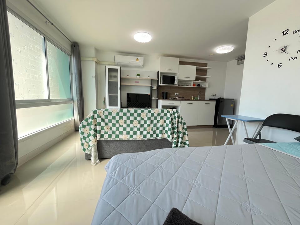 Bangsaray Beach B414 บางเสร่ บีช รายเดือน Apartment in Chon Buri Changwat