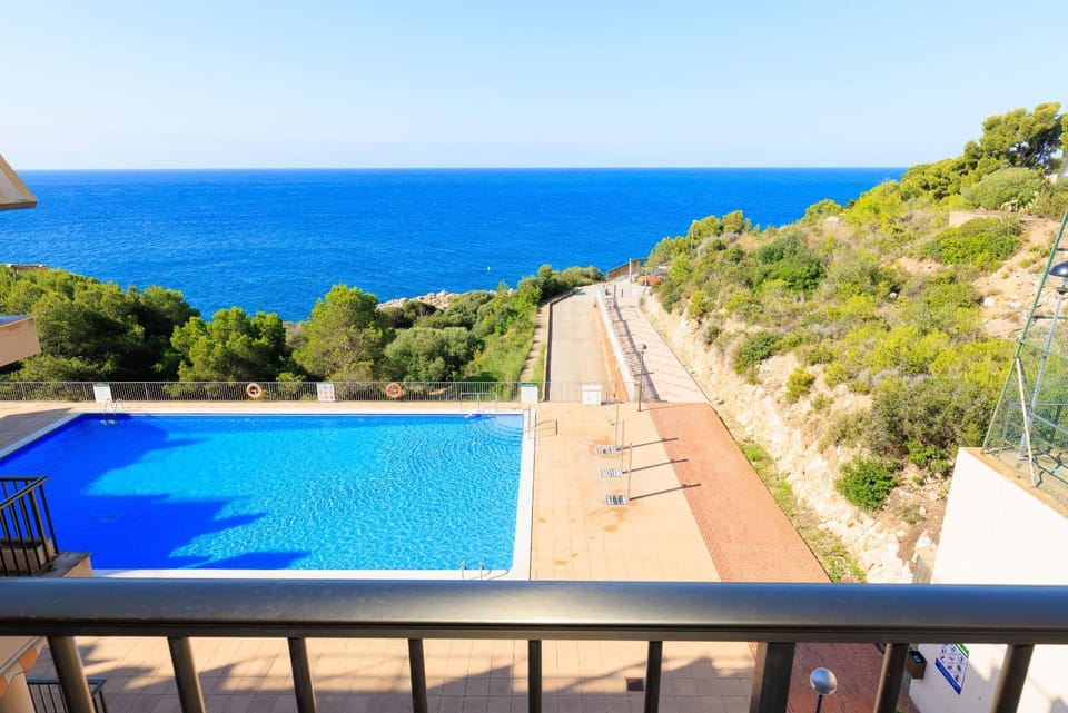 Balcony/Terrace, Pool view, Sea view