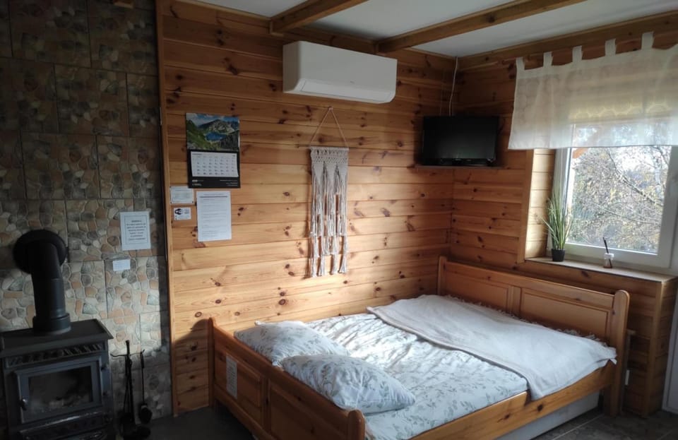 Bed, TV and multimedia, fireplace, internet, air conditioner