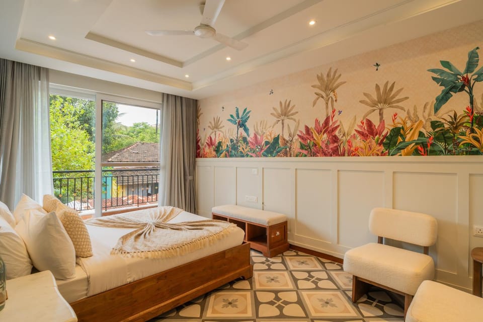 Photo of the whole room, Bedroom