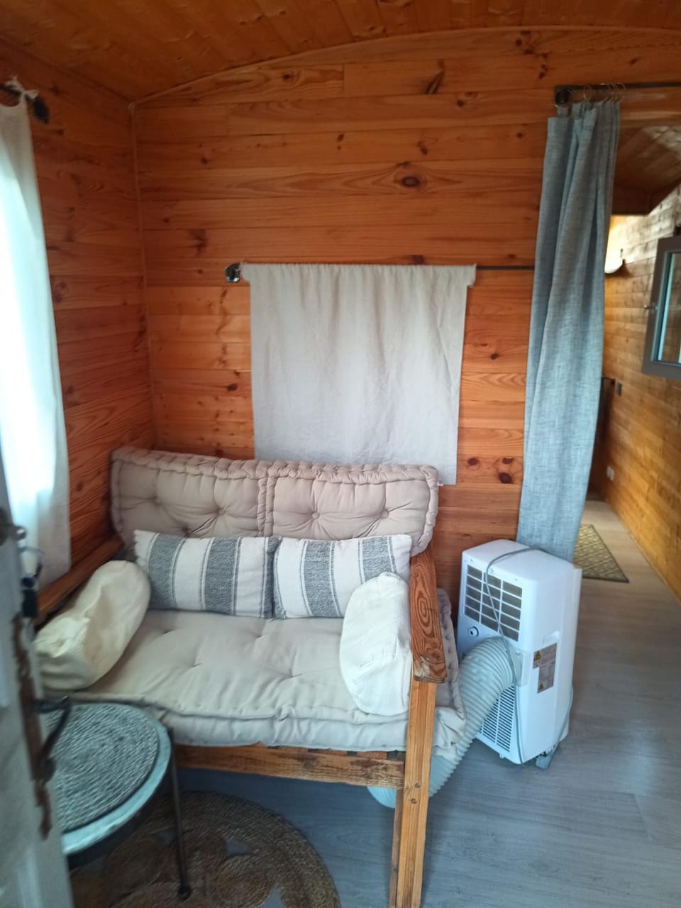 Roulotte Campground/ 
RV Resort in Nimes