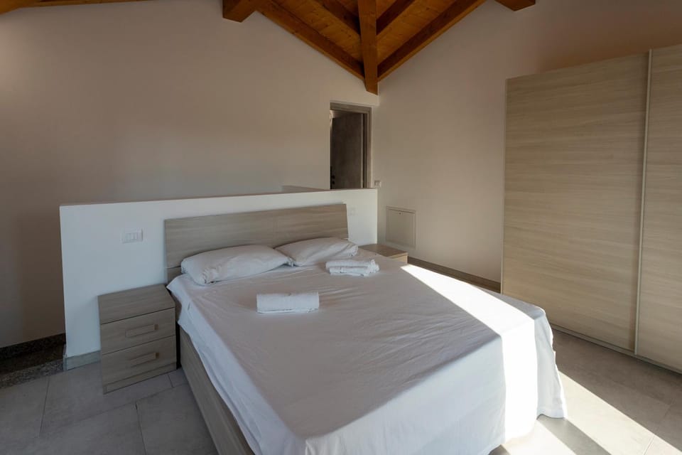 Bed, Photo of the whole room, Bedroom, towels, wardrobe