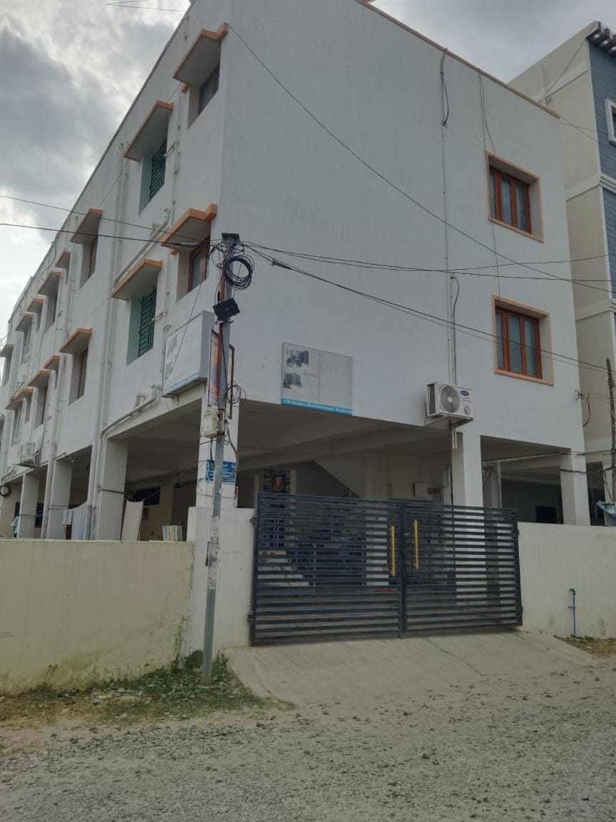 Royal 2 Bed Room Apartment -Opp Mattuthavai Bus stand Madurai Apartment in Madurai