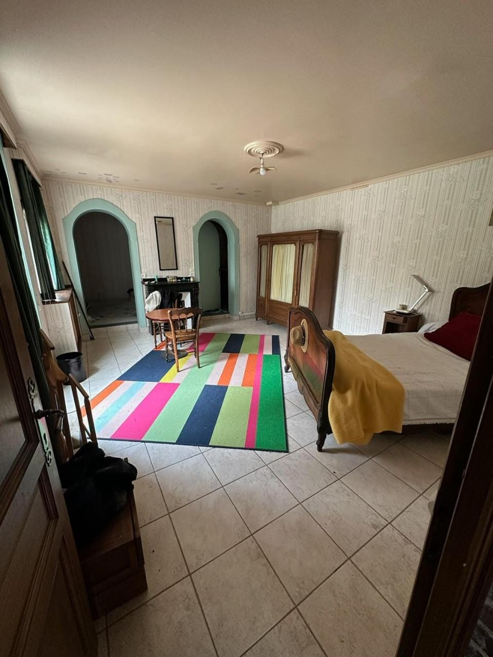 Photo of the whole room, Bedroom