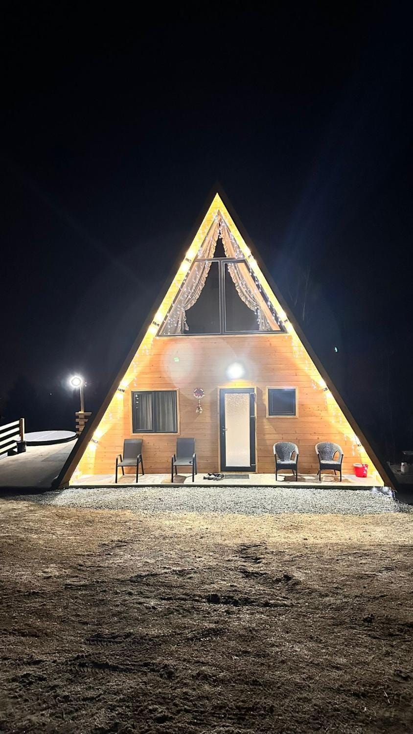 A Frame Panoramic Dundy Nature lodge in Romania