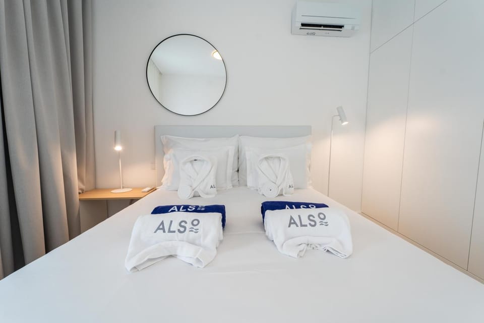 Bed, Bedroom, towels, air conditioner