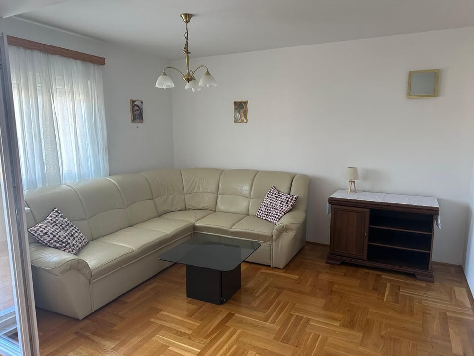 100m2 Apartment near Church - 3 bedrooms - 3 bathrooms - parking Apartment in Federation of Bosnia and Herzegovina