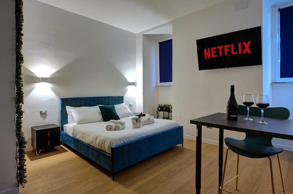 TV and multimedia, Photo of the whole room, Bedroom