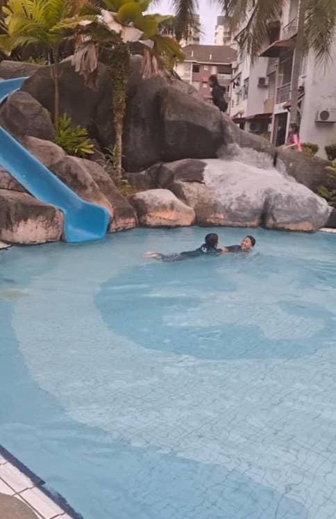 Swimming pool