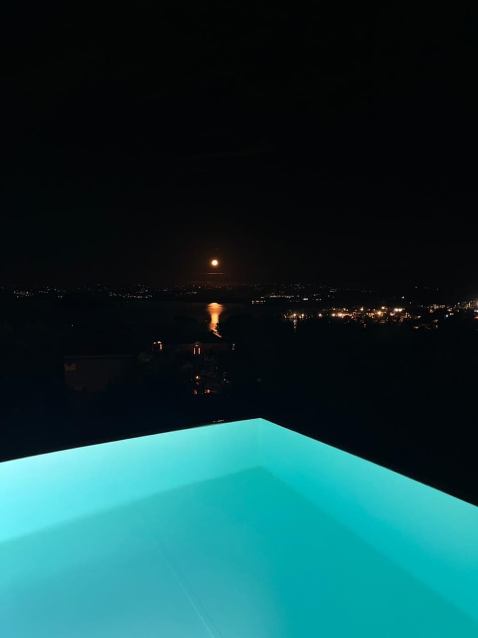 Night, Pool view
