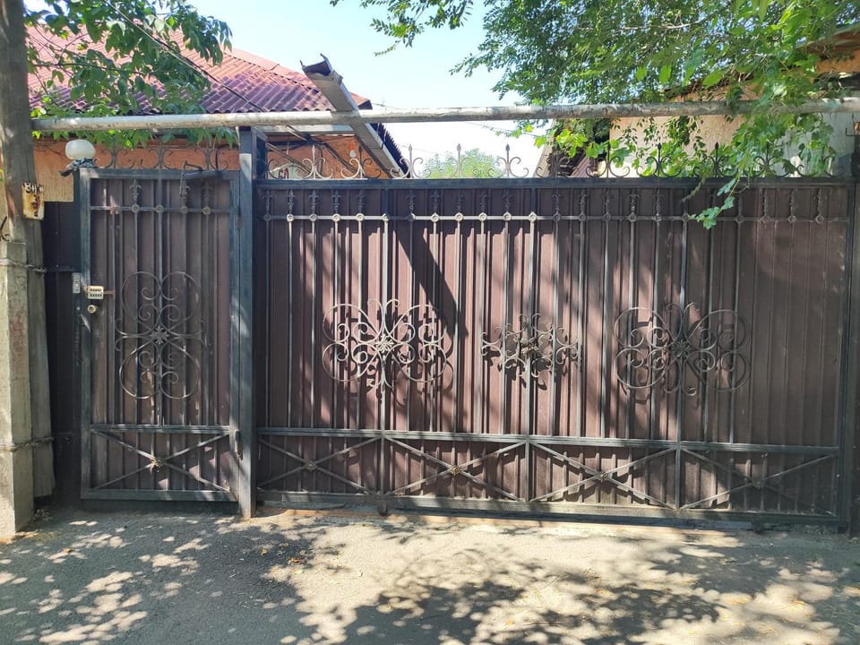 Guest house Gosling Bed and Breakfast in Almaty