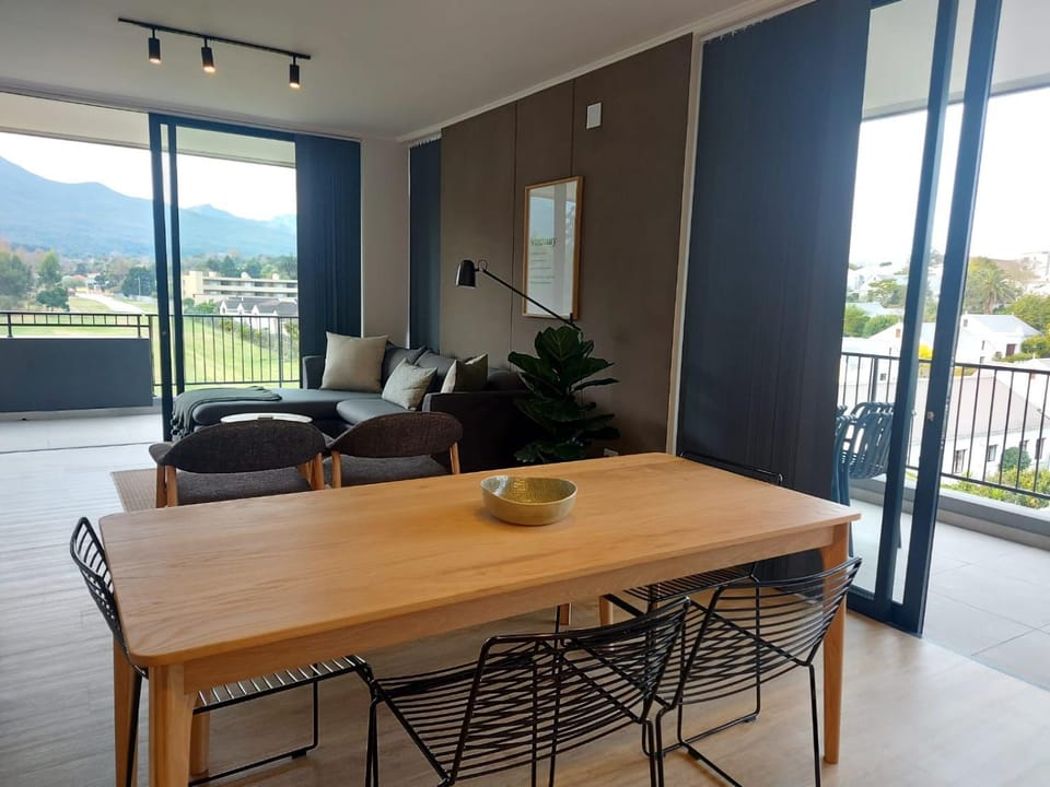 308 The Meadows Luxury Deluxe Apartment in Western Cape