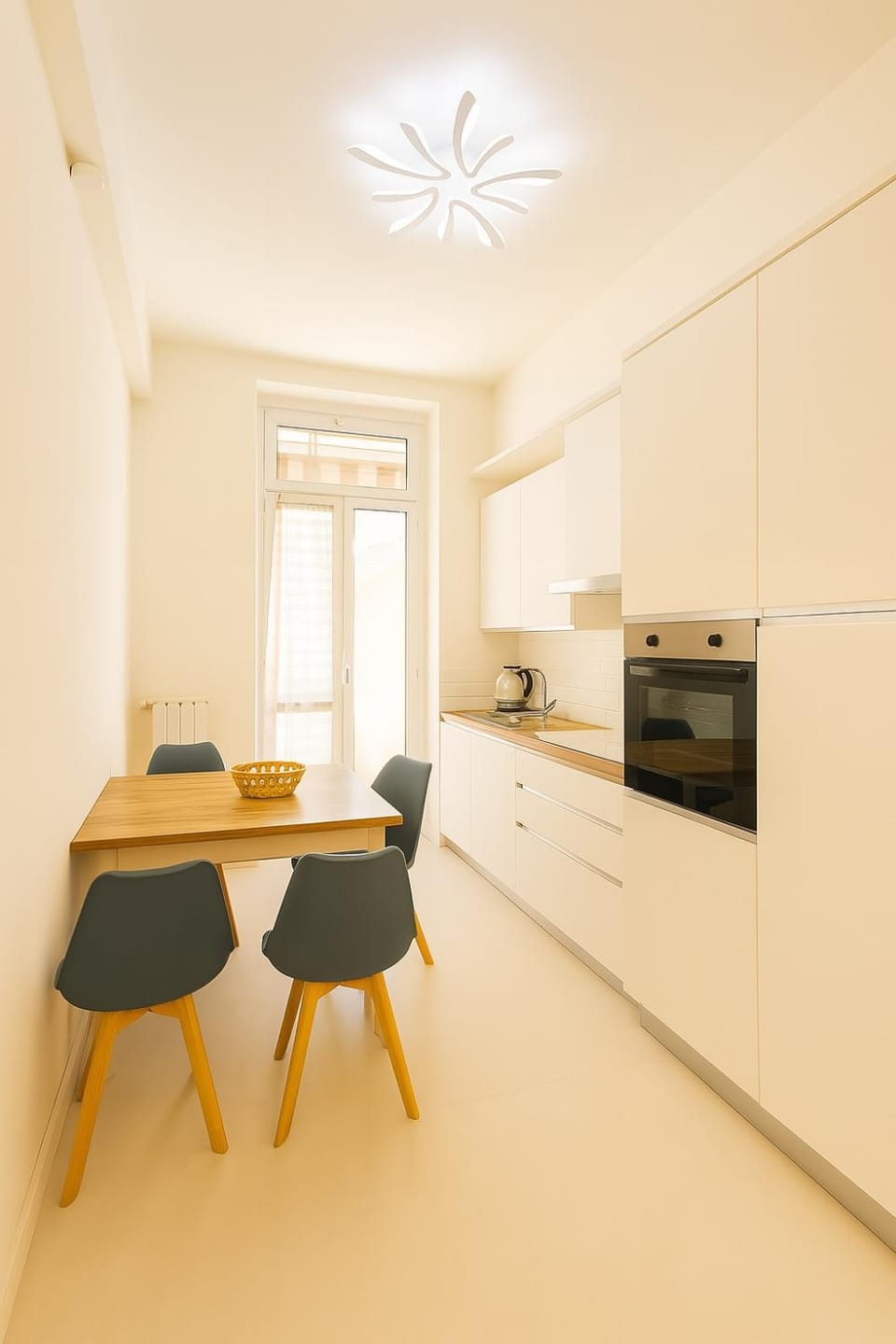 Kitchen or kitchenette, Dining area, stove