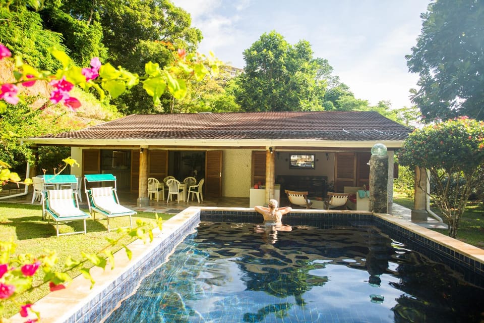 Day, Swimming pool