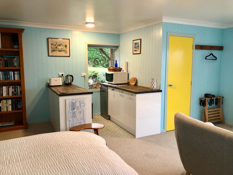 Butterfield Beach Studio Car inclusive Apartment in Southland