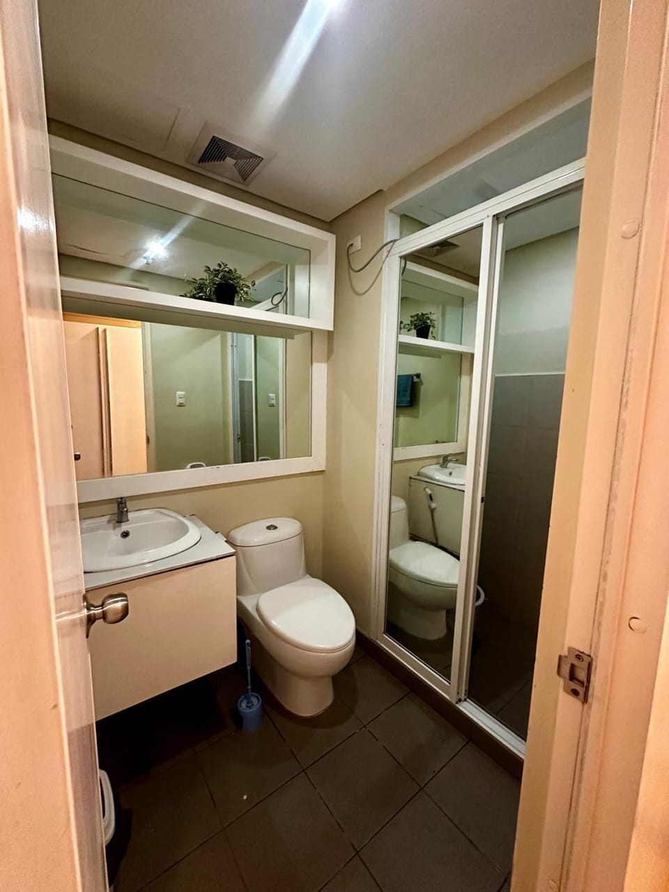 Shower, Toilet, Bathroom, bidet, towels
