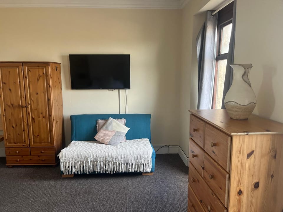 284 - Room 5 - Beachfront - Fantastic sea views Bed and Breakfast in Swansea