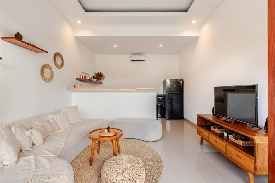 Casa Aura-2 bedroom-Free Netflix Villa in North Kuta
