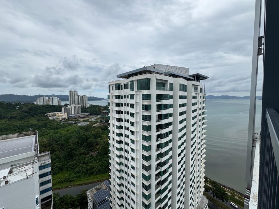 Bay Suites Likas l 沙巴民宿 l 5 Min to KK City Vacation rental in Kota Kinabalu
