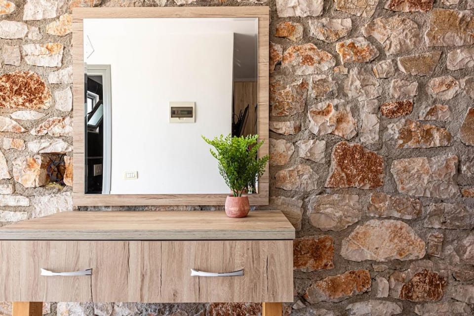 House of Stones 1, Cozy Room w Parking Apartment in Vlorë County, Albania