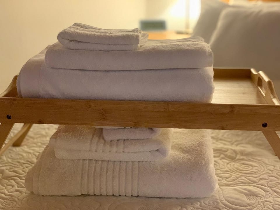 Bedroom, towels