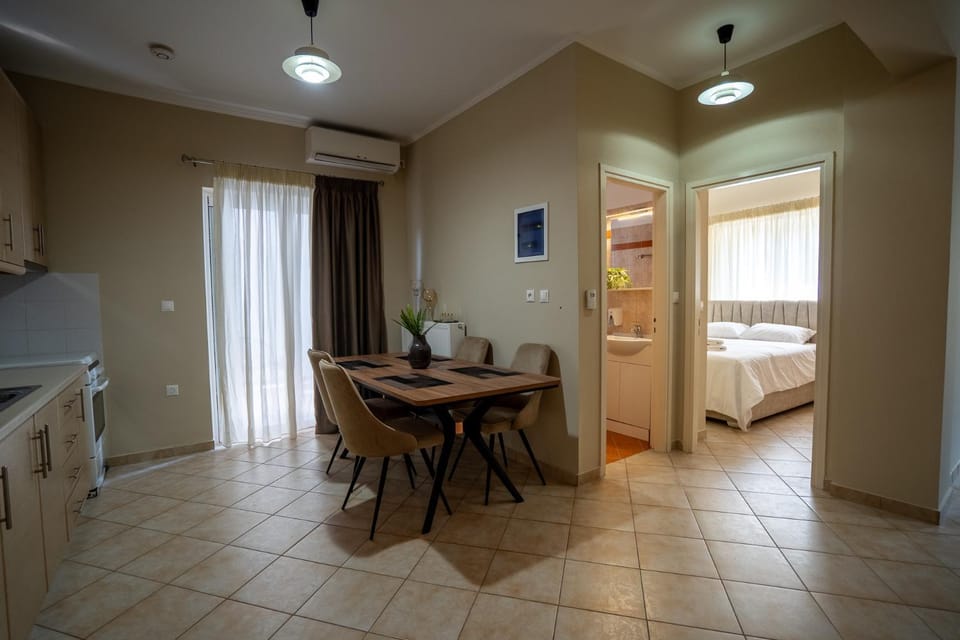 Kitchen or kitchenette, Photo of the whole room, Dining area