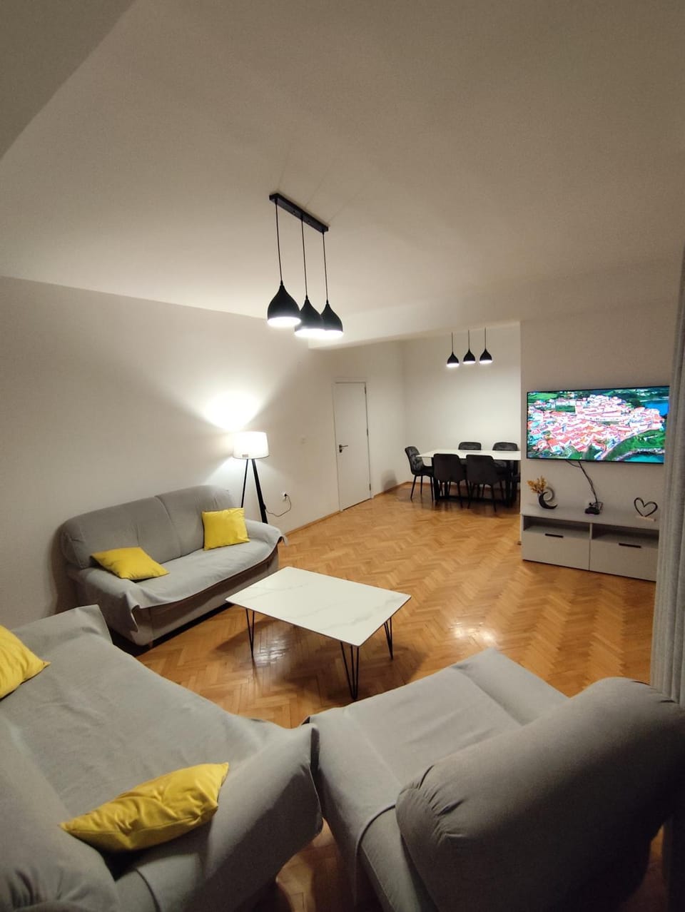 Bed, TV and multimedia, Living room, Dining area