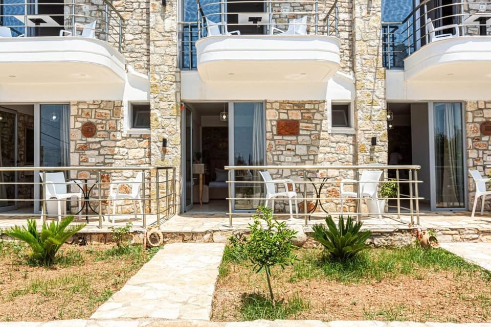 House of Stones 3, Cozy Room w Parking Apartment in Vlorë County, Albania