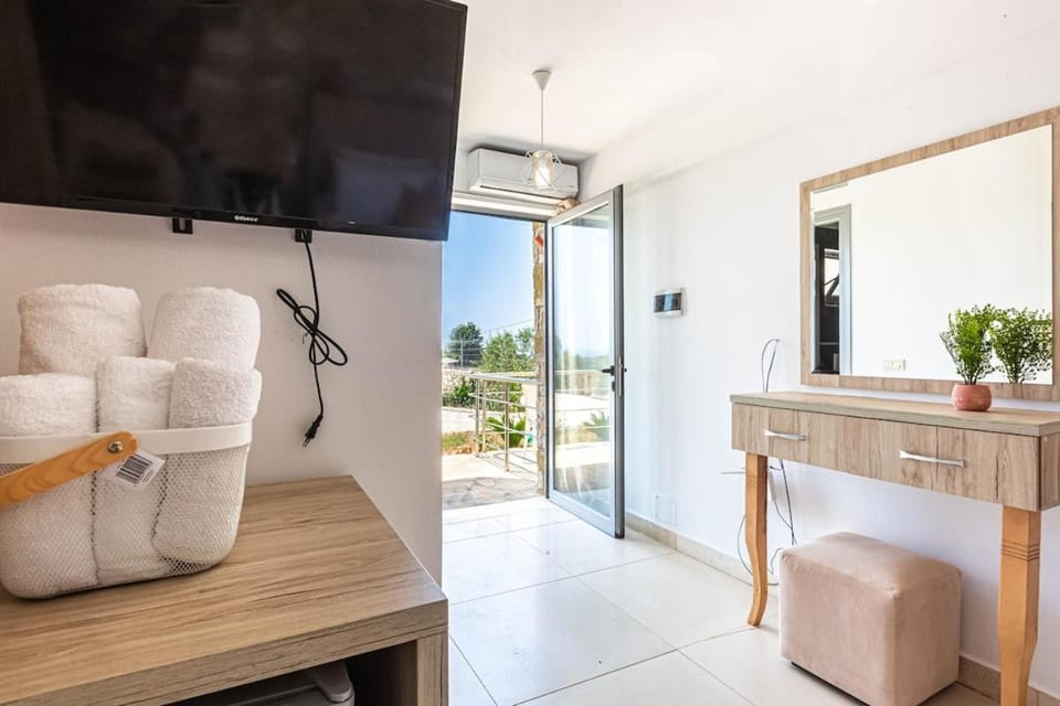 House of Stones 3, Cozy Room w Parking Apartment in Vlorë County, Albania