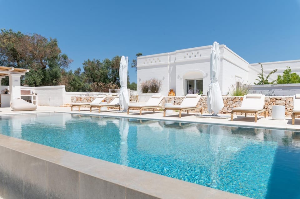 Property building, Swimming pool, Swimming pool, sunbed
