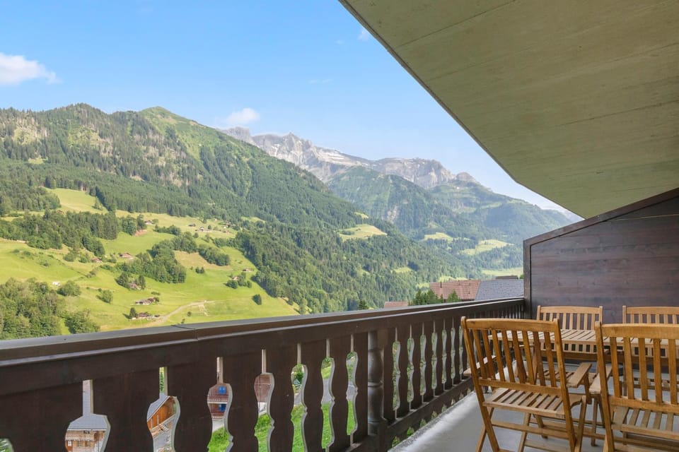 Spring, Day, View (from property/room), Balcony/Terrace, Dining area, Mountain view