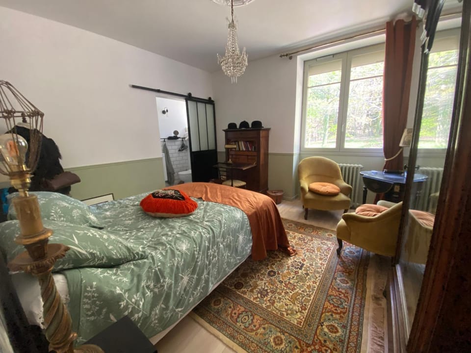 Bed, Photo of the whole room, Bedroom