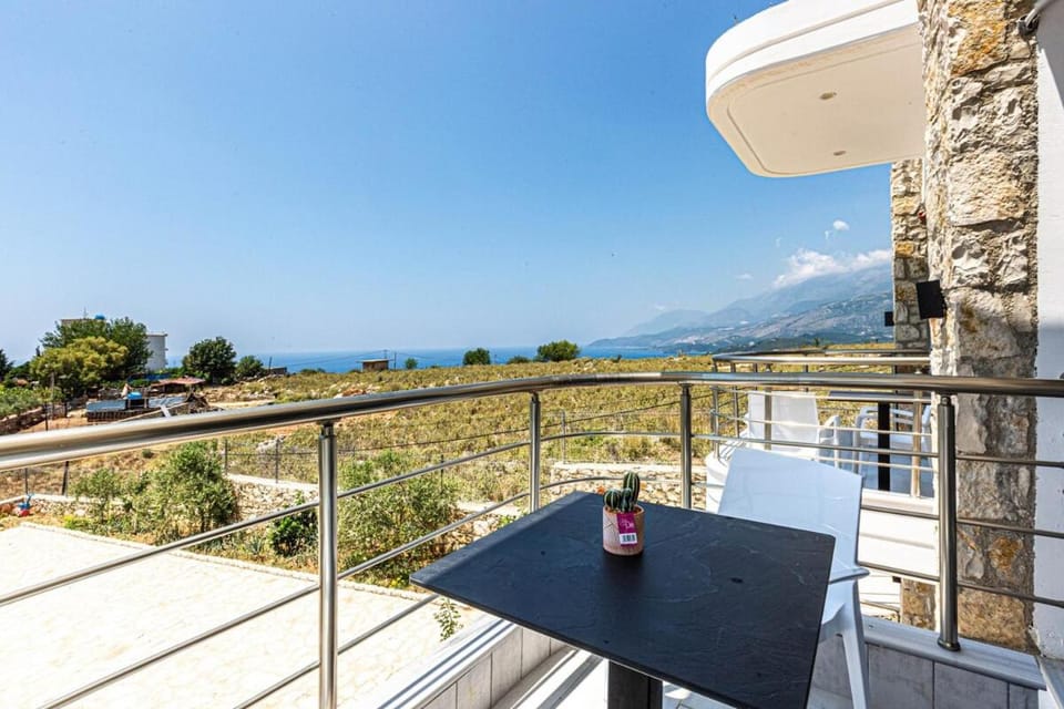 House of Stones 5, Cozy Room w Parking Apartment in Vlorë County, Albania