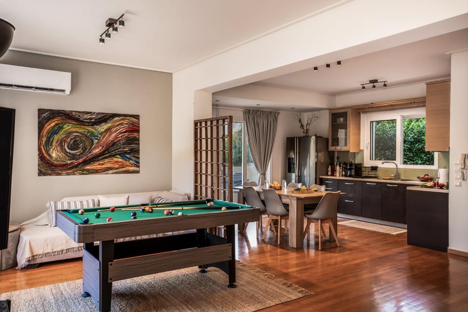 Billiard, Living room