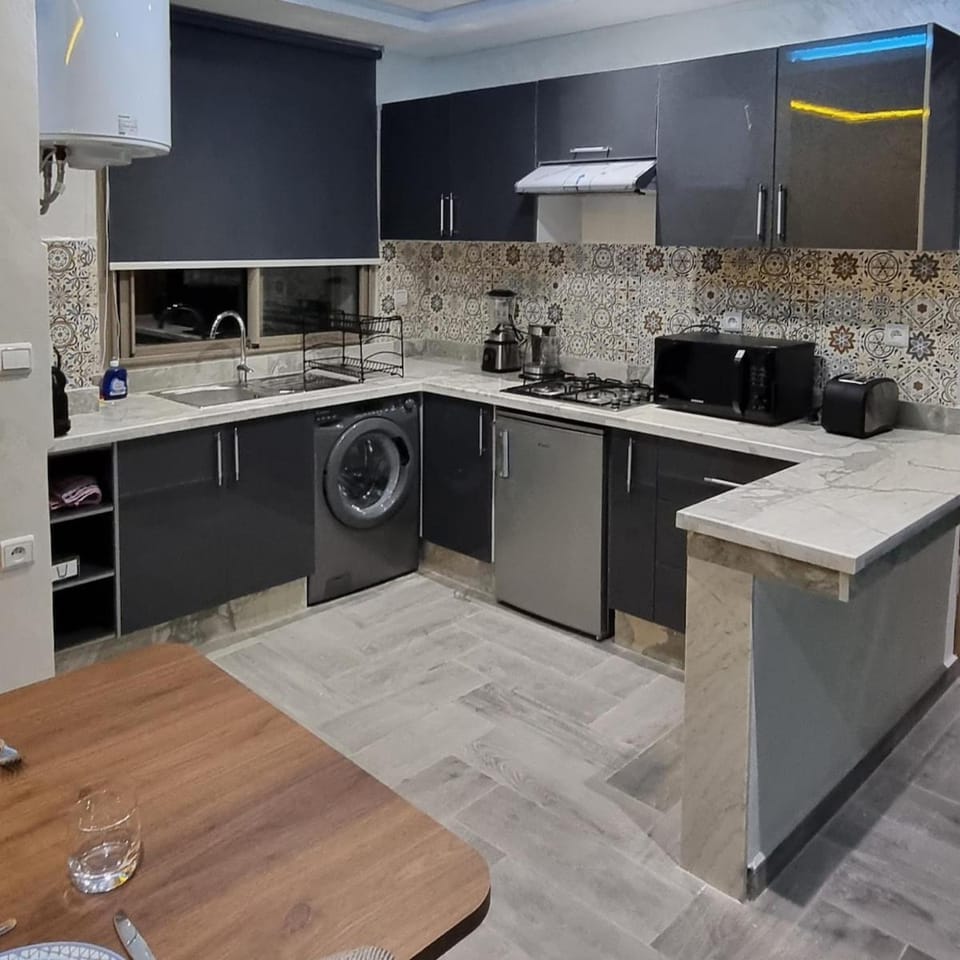Kitchen or kitchenette, stove, washing machine
