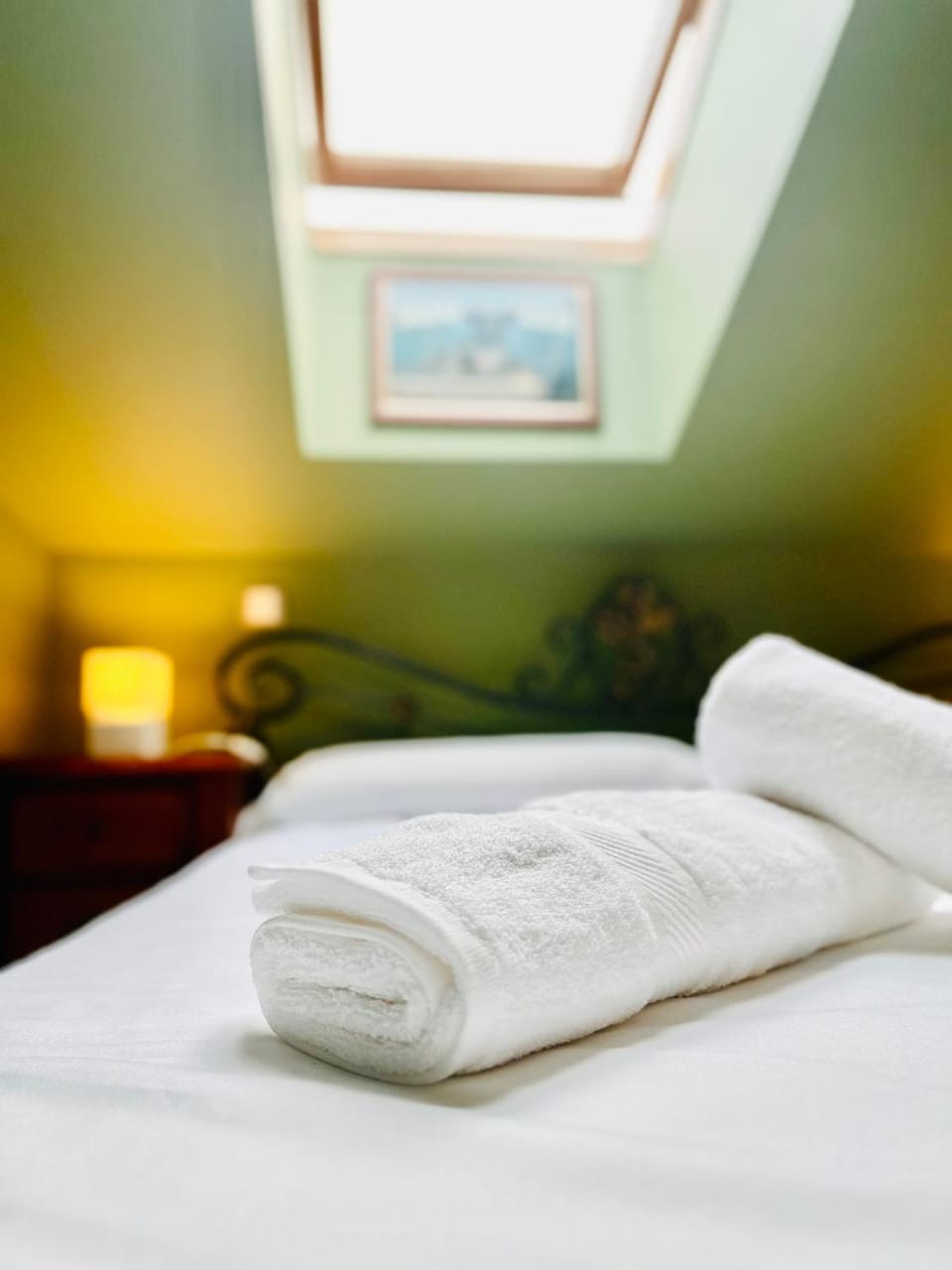 Bed, Photo of the whole room, towels