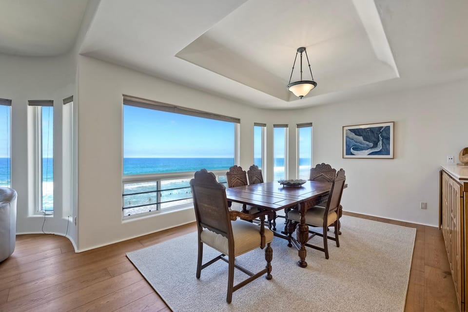 Direct Beach Access, Views, Carlsbad 2BR Upper Unit House in Carlsbad