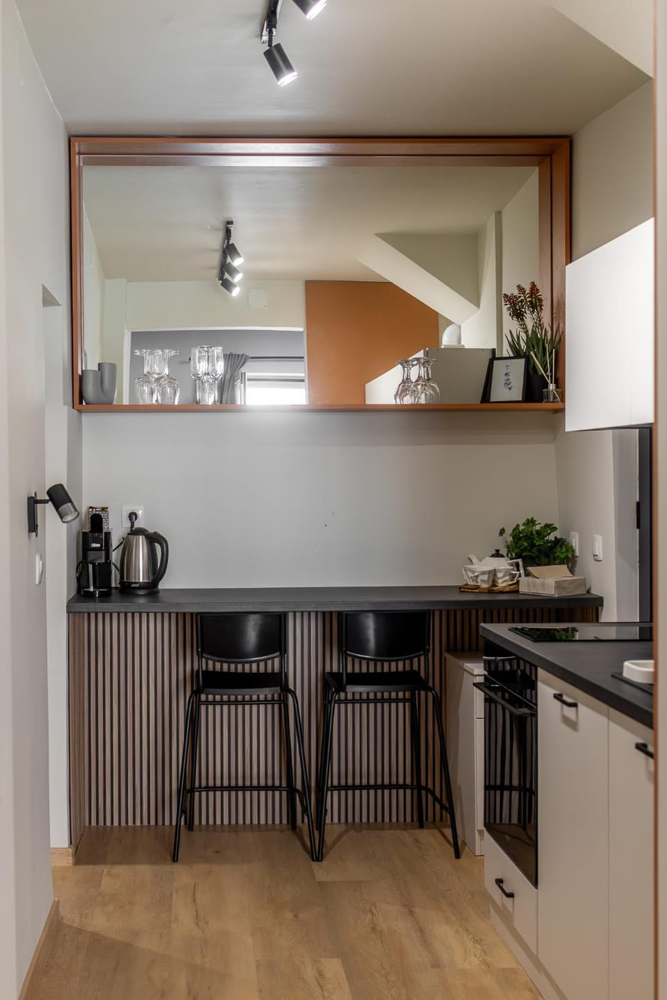 Kitchen or kitchenette, Dining area, stove