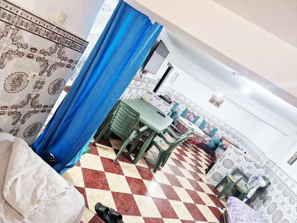 studio jirari chambre et 3 salons avec cuisine douche wifi Apartment in Tangier