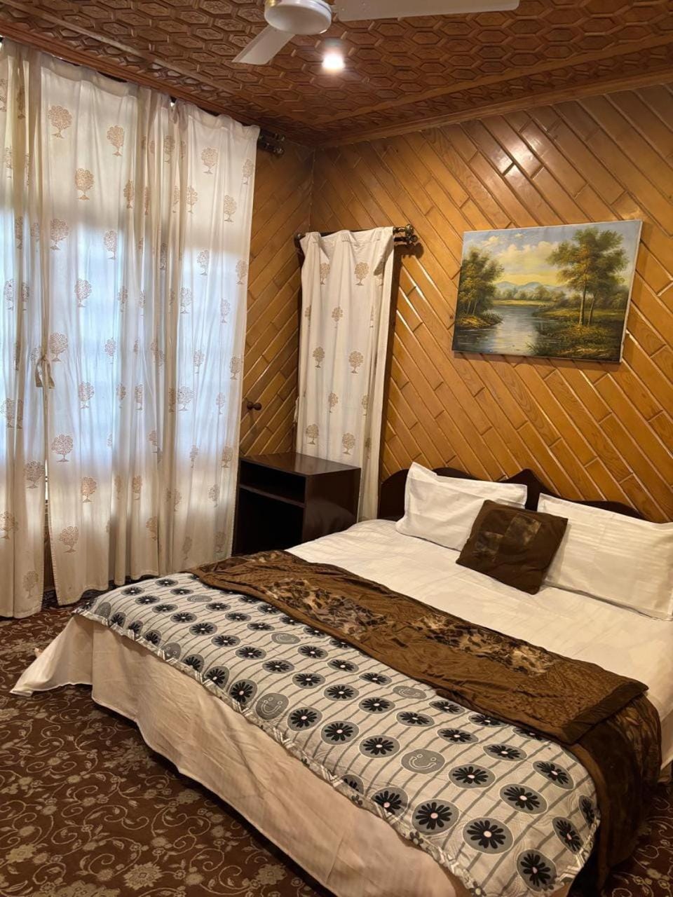Grand Stone&Wood 3 Room Mansion Apartment in India