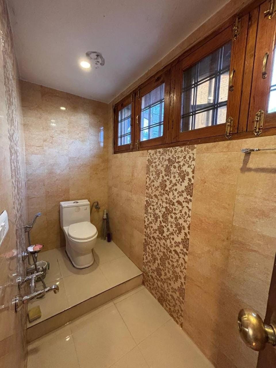 Grand Stone&Wood 3 Room Mansion Apartment in India