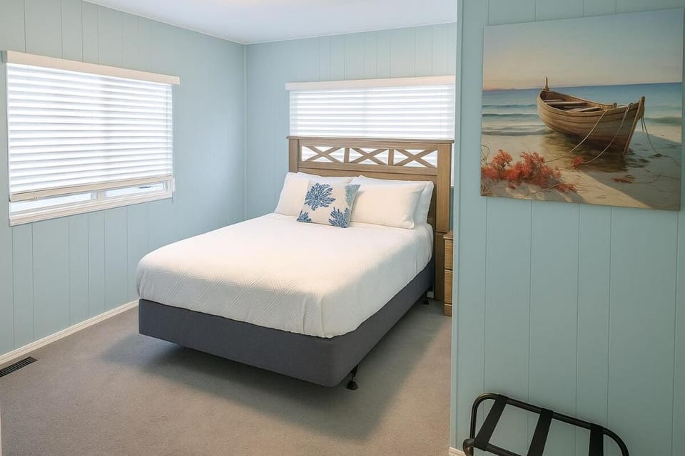 Blue Horizon Lake House - Renovated 3BR 2BA on the Beach House in Michigan