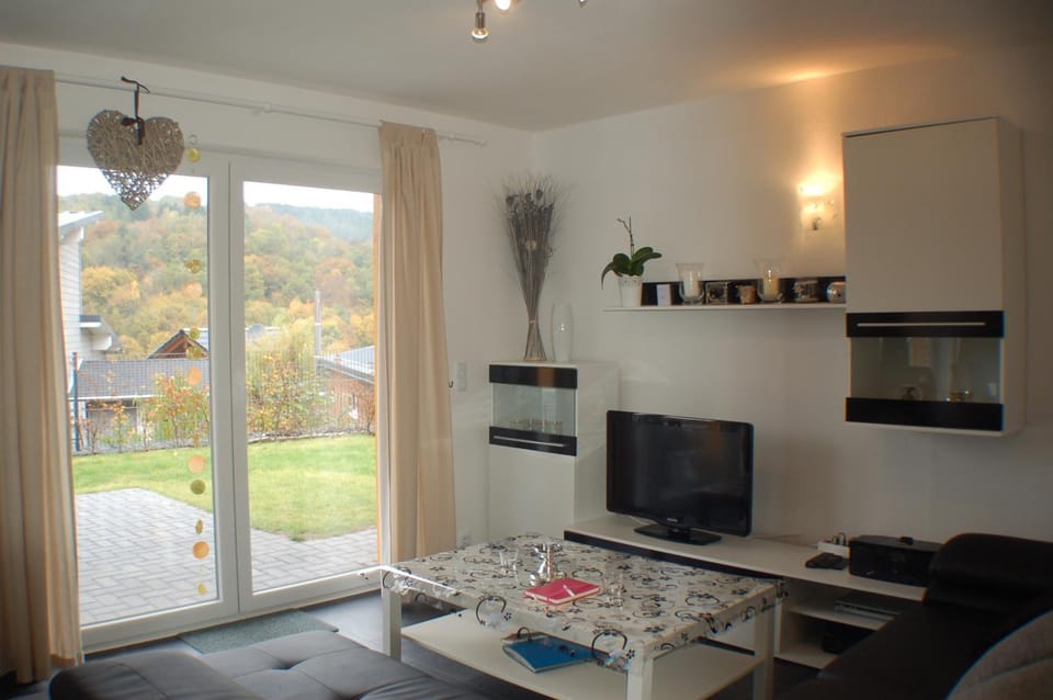 Communal lounge/ TV room, TV and multimedia, Living room, Seating area